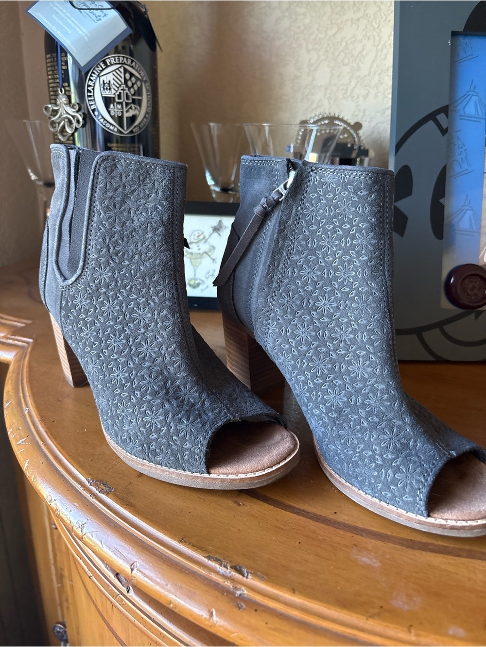 Tom’s Women’s Majorca Peep Toe Grey Suede Bootie Boots Size 8